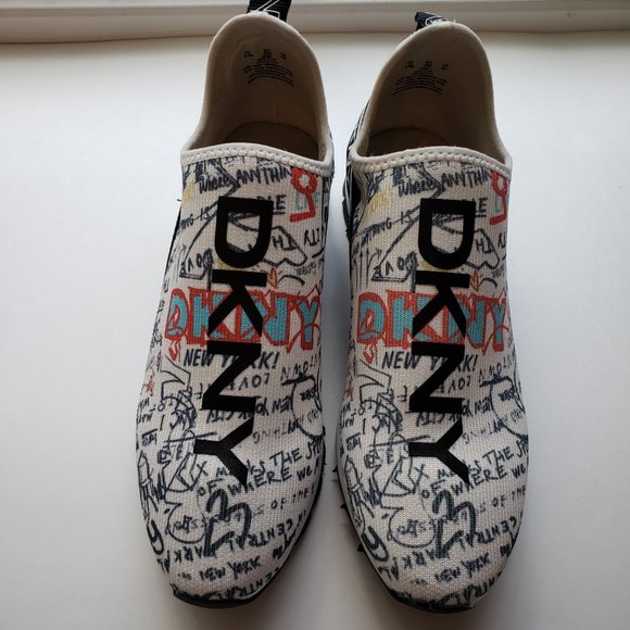 NWOT DKNY Logo shoes, size 8.5. - Picture 4 of 10